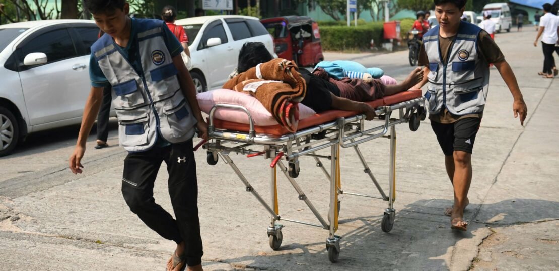 AFP__20250328__388W3AX__v1__HighRes__MyanmarThailandQuake-1743163386.jpg