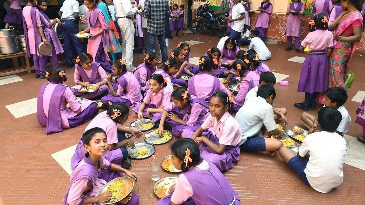 VSP25_MID-DAY_MEAL2014.JPG