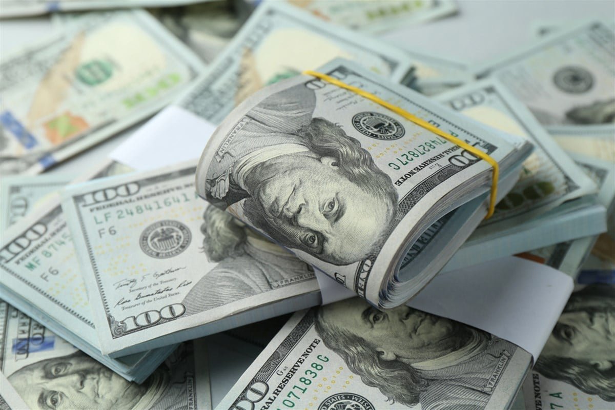 med_20250318080652_3-cash-cow-stocks-leading-their-sectors-in-free-ca.jpg