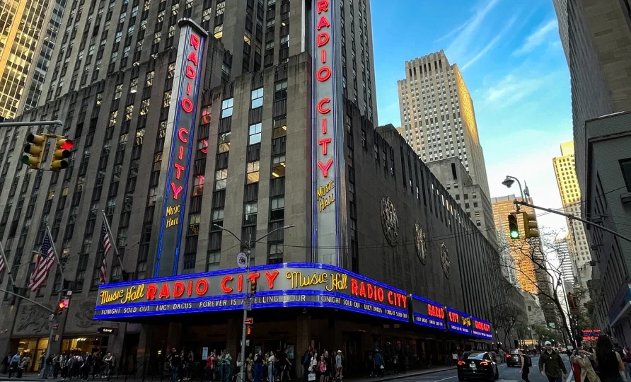 lucydacus-radiocity-01.jpg.webp.webp