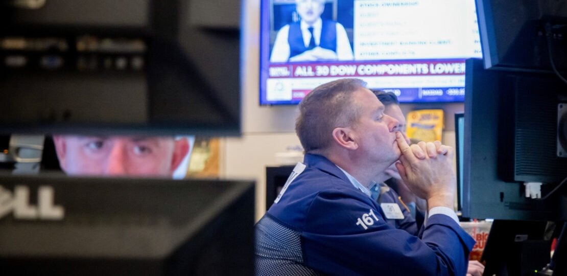 us-stocks-slump-as-trumps-threat-to-fire-powell-adds-pressure.jpg