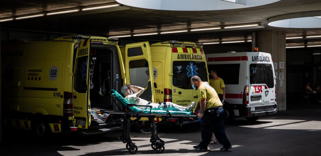 paramedics-bring-patient-to-emergency-room-in-barcelona-bloomberg-scaled.jpg