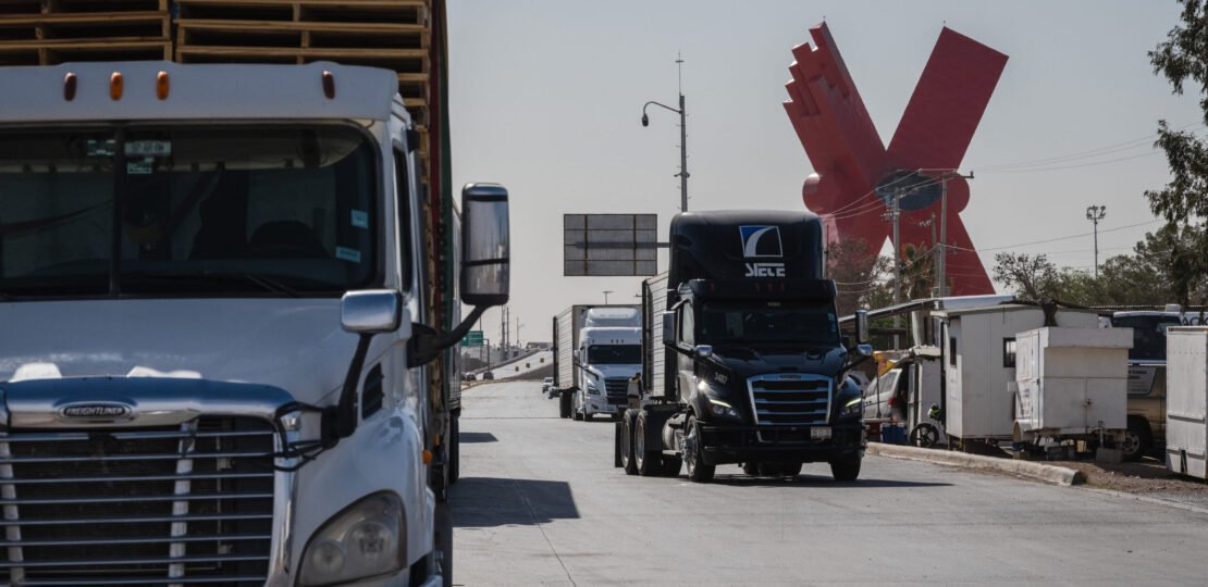 tractor-trailers-cross-US-Mexico-border-in-juarez-mexico-bloomberg-scaled.jpg