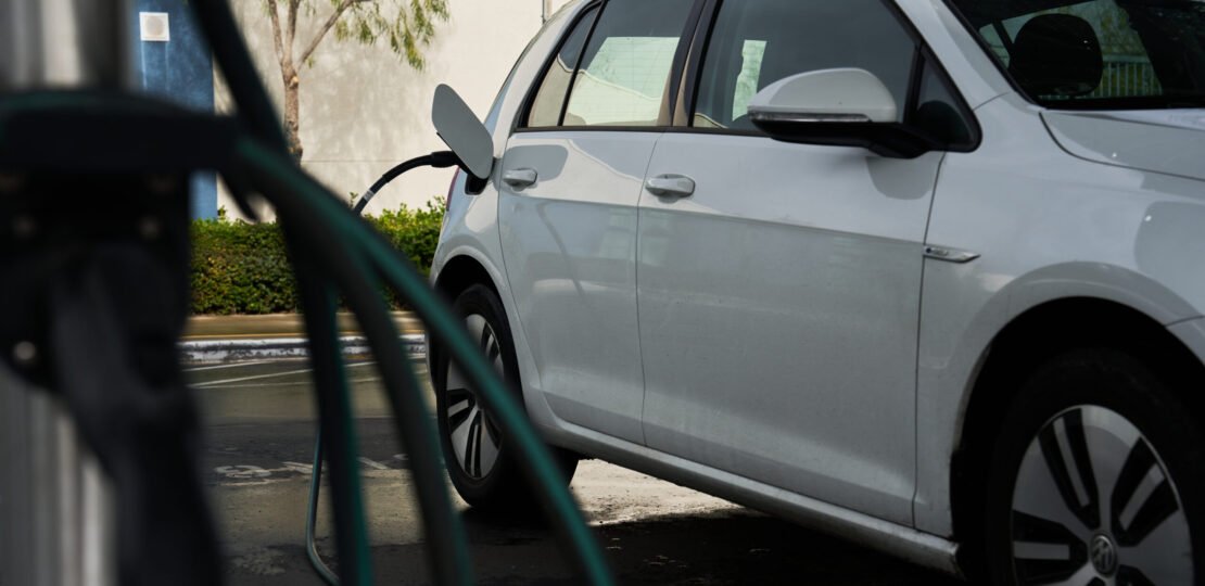 california-electric-vehicle-credits-tesla-august-2025-bloomberg-scaled.jpg